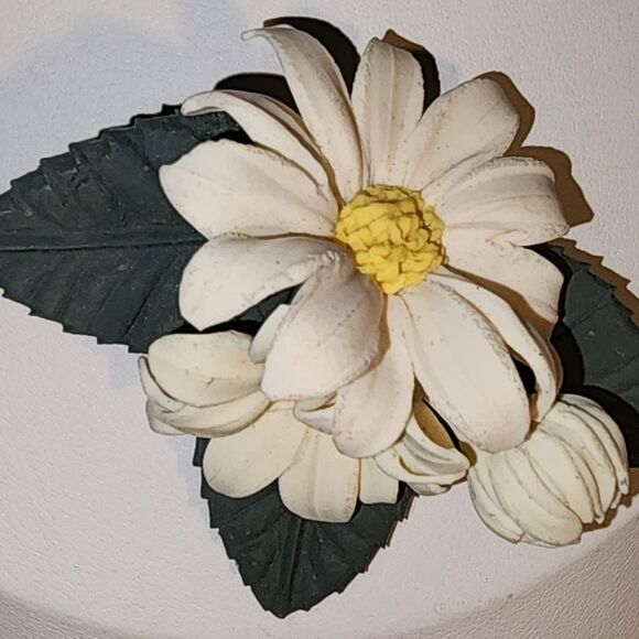 Vintage Plastic 3 Dimensional Daisy Flower Brooch/Pin - Picture 10 of 10